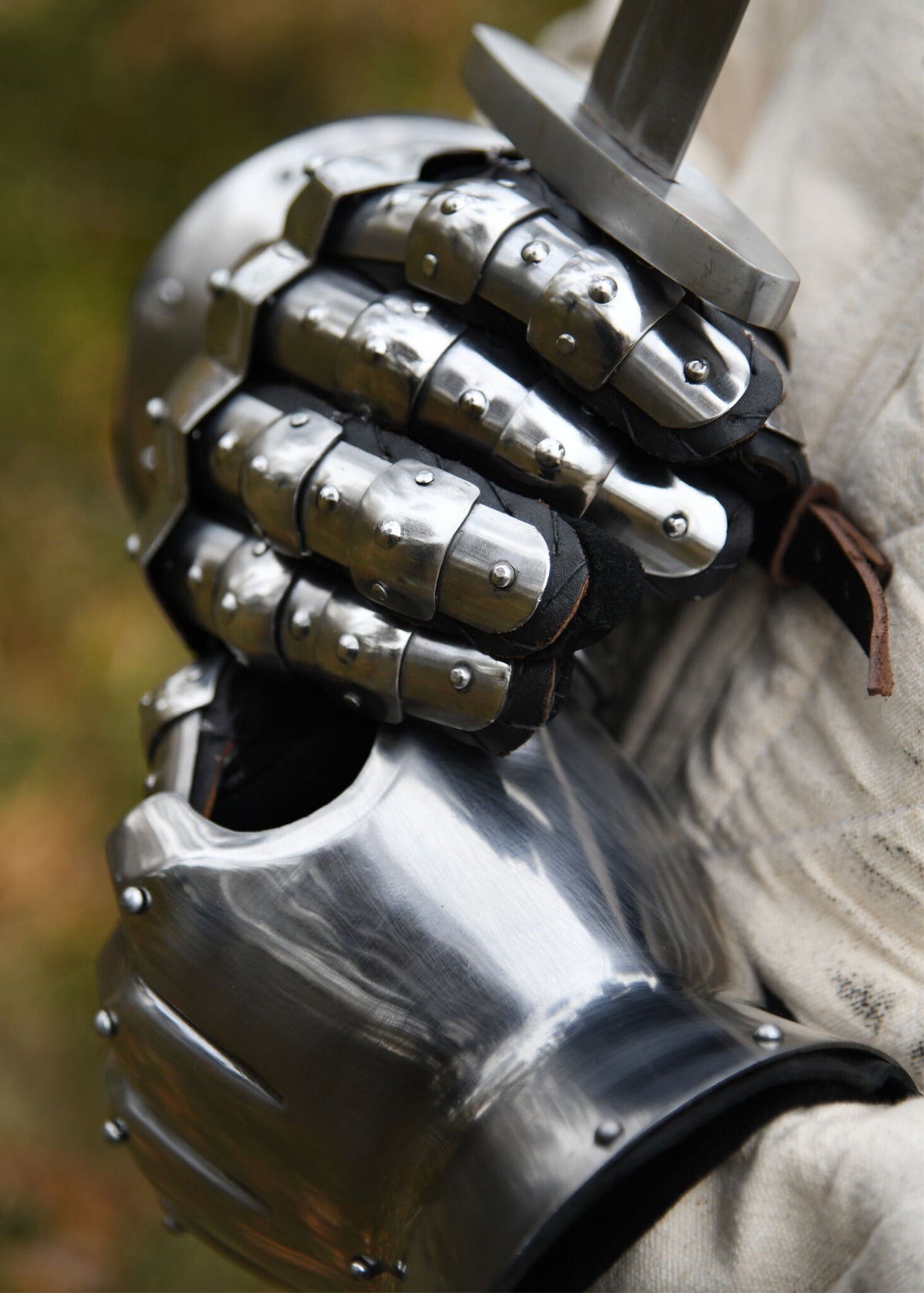 Hourglass gauntlets Wighelm, 1350-1410, 1.6 mm