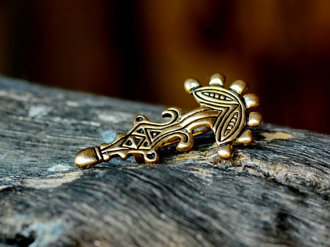 Gothic seven-knot fibula, bronze