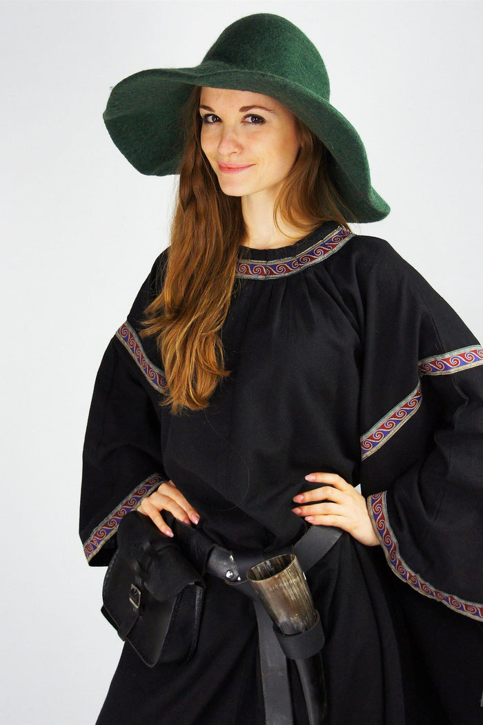 Historical felt hat with brim, green