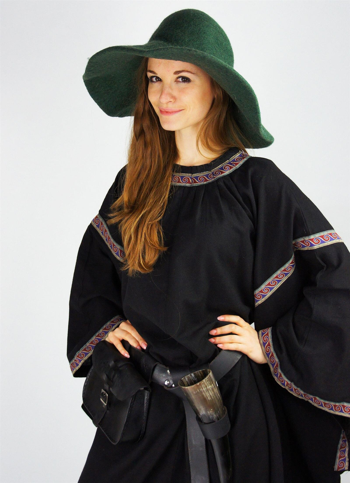 Historical felt hat with brim, green