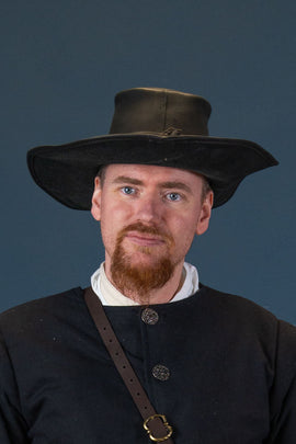 Musketeer hat Delacroix, black