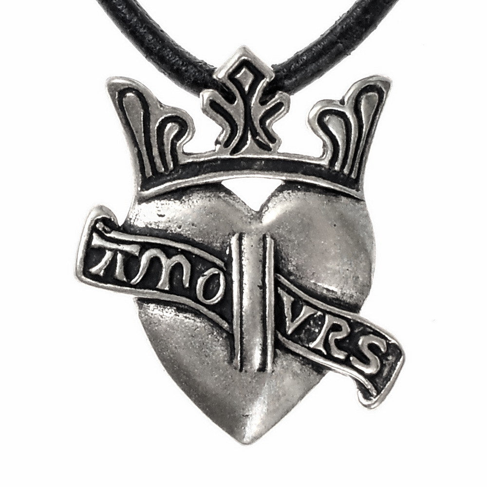 Medieval pendant crowned heart 'Amours' Valenciennes, 14th century, silvered bronze