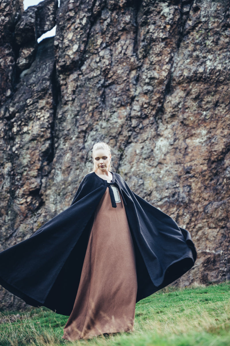Manto medieval Robin, negro, mezcla de lana