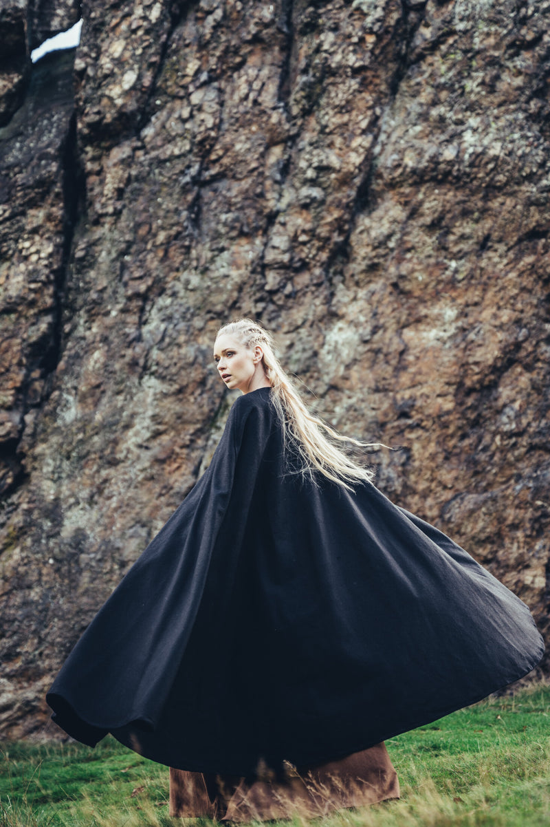 Manto medieval Robin, negro, mezcla de lana