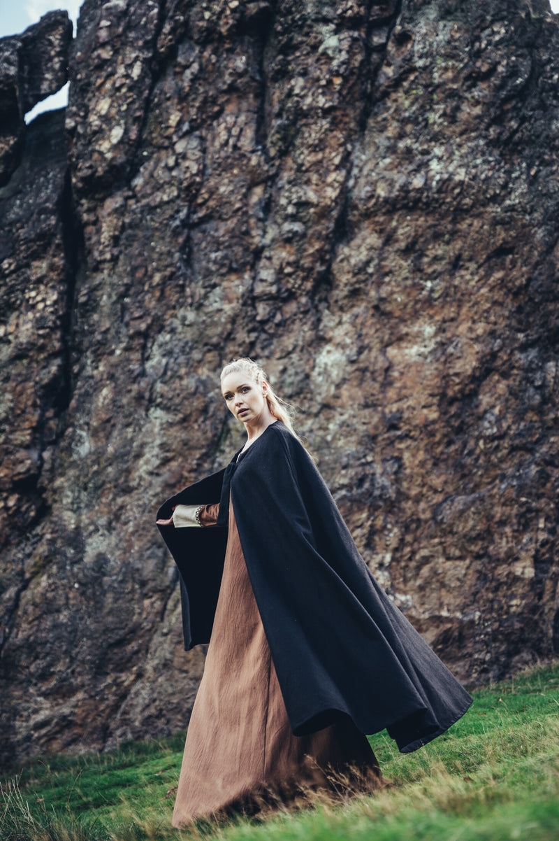 Manto medieval Robin, negro, mezcla de lana