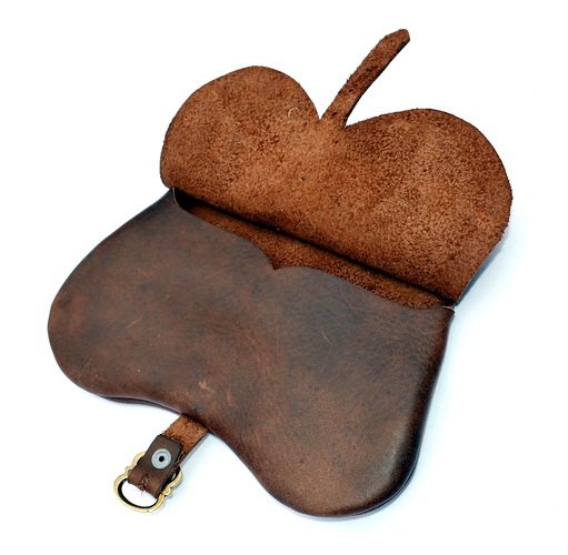 Medieval kidney bag, late medieval, black