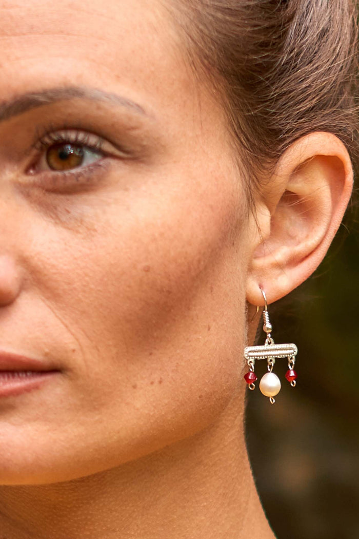 Roman earrings Popea, pearl and red stone