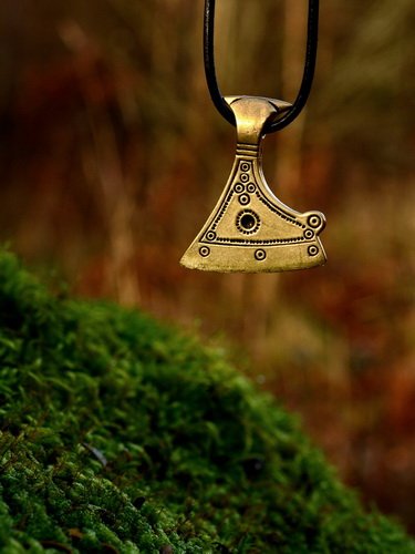 Perun axe-amulet Bergen, 11th century, bronze