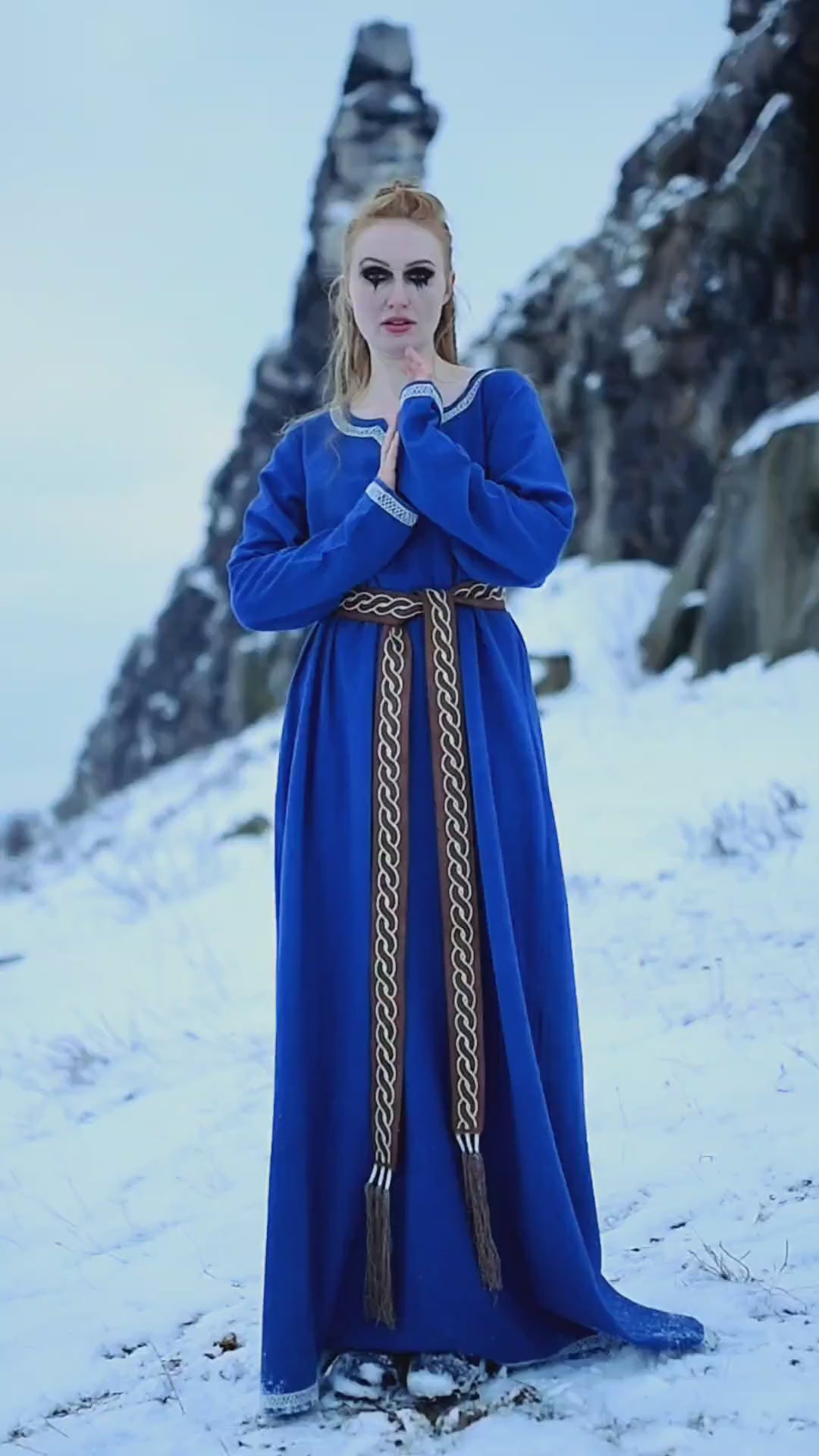 Early medieval dress Aelswith, blue