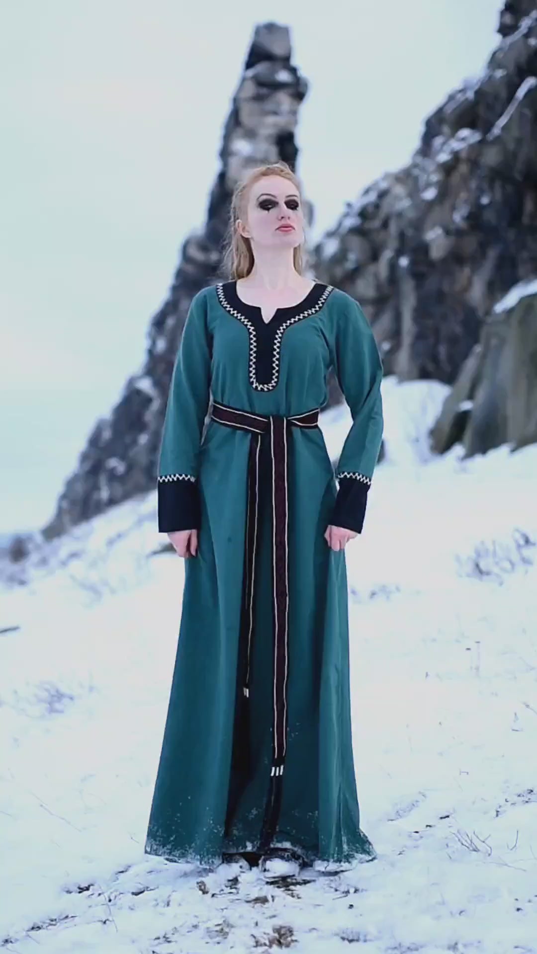 Viking dress Heidrun, green