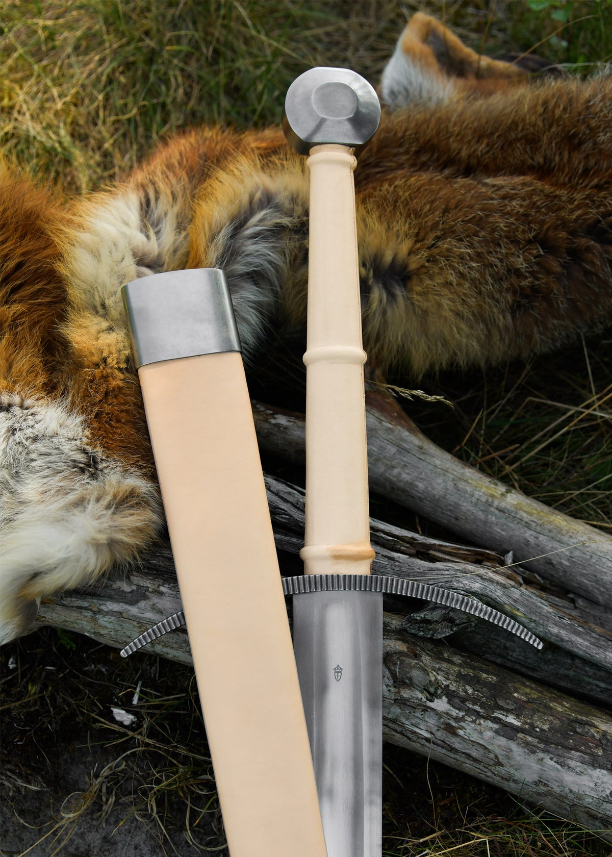 Kingston Arms anderhalfhander, bastaardzwaard met schede, 16e eeuw, bot (battle-ready)
