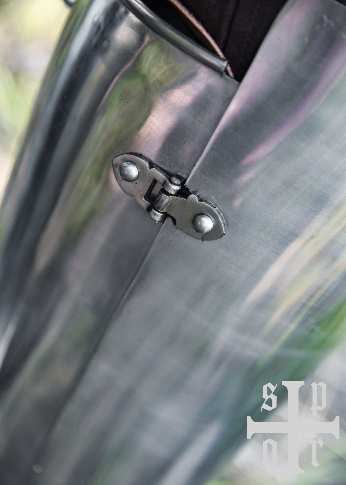 Gesloten greaves, 1.6 mm