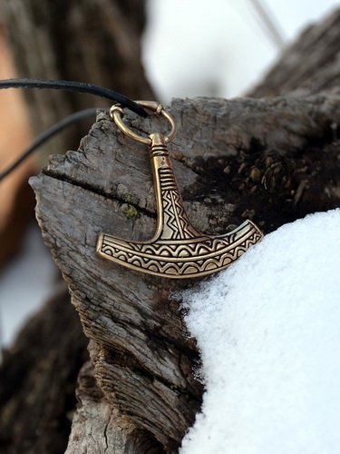 Ukko ax hammeramulet Ylipää, 9th century, bronze