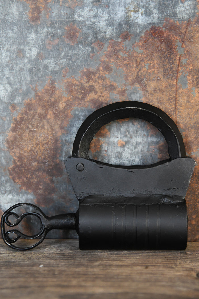 Gesmeed ijzeren hangslot