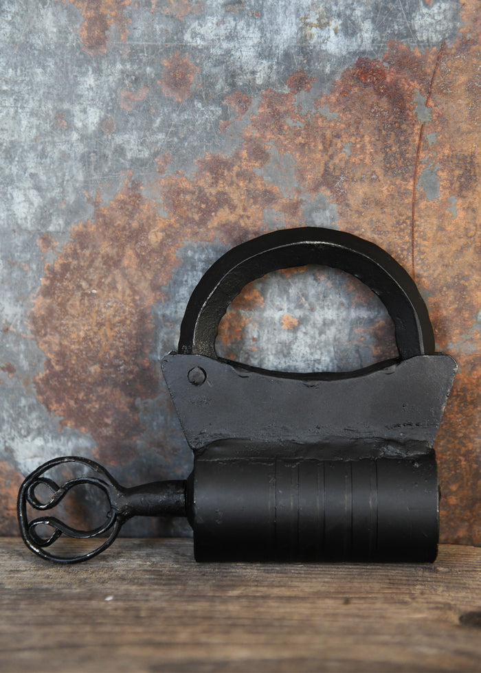 Gesmeed ijzeren hangslot