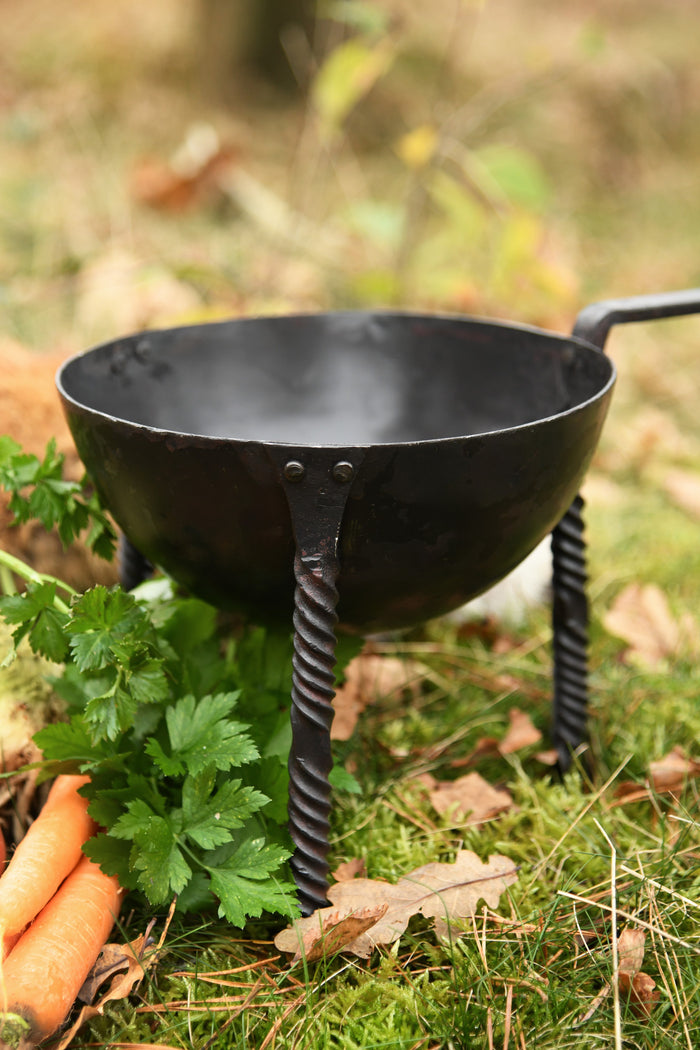 Grapen, ijzeren kookpot op drie poten