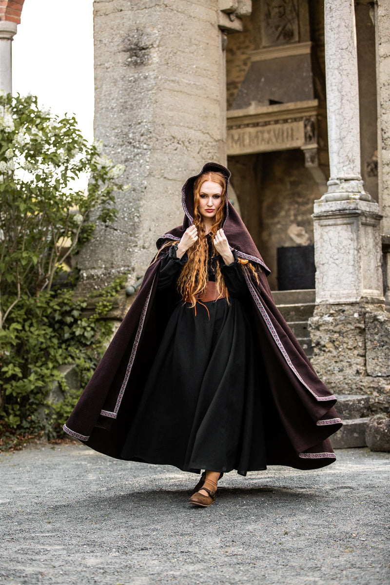 Broderet kappe Lyra, brun, uldblanding