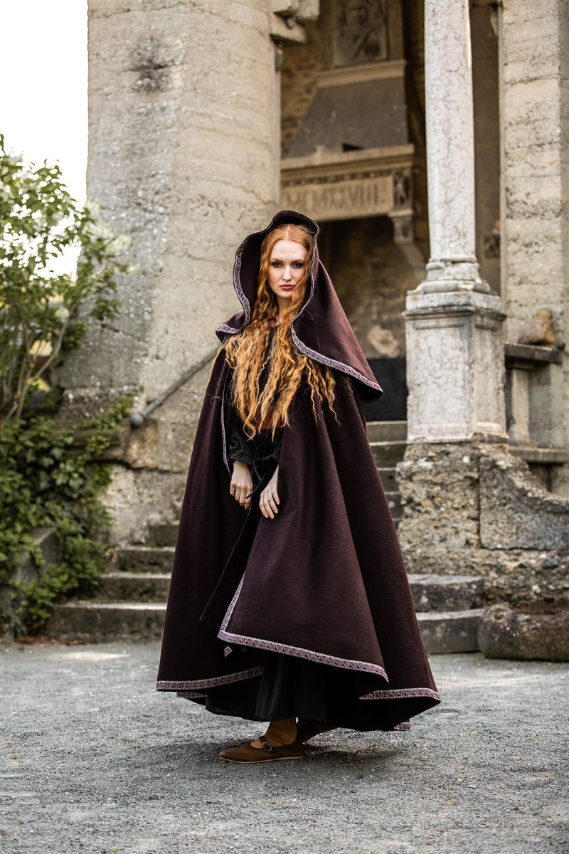 Broderet kappe Lyra, brun, uldblanding