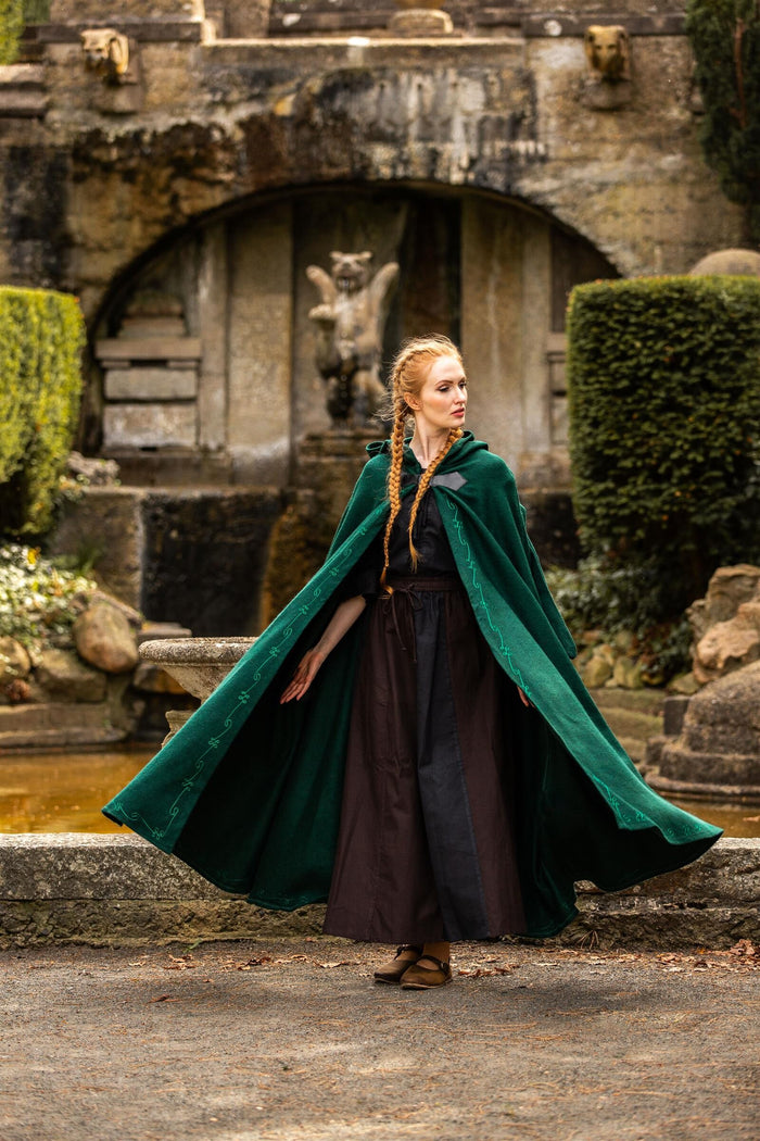 Embroidered cloak Damia with fibula, green, wool mix