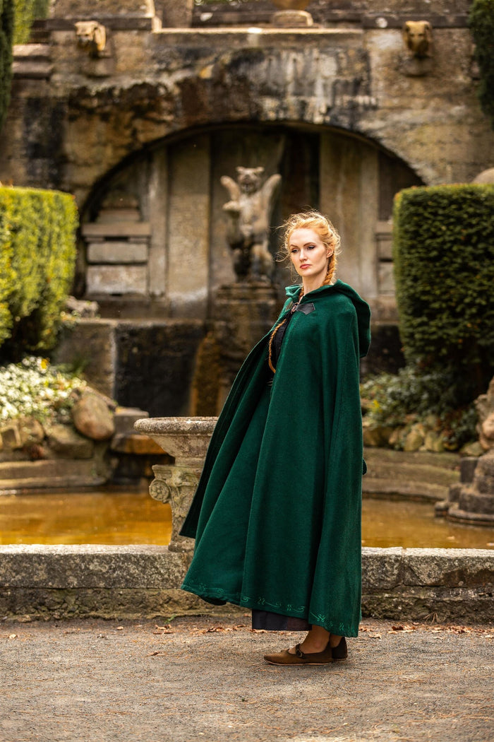 Embroidered cloak Damia with fibula, green, wool mix
