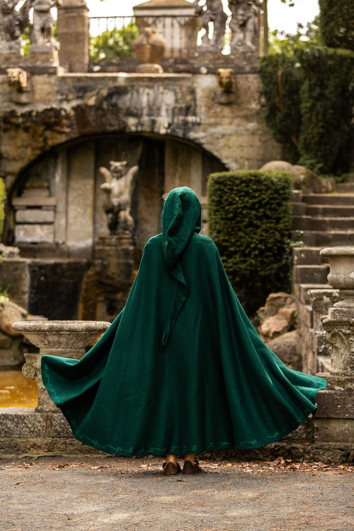 Embroidered cloak Damia with fibula, green, wool mix