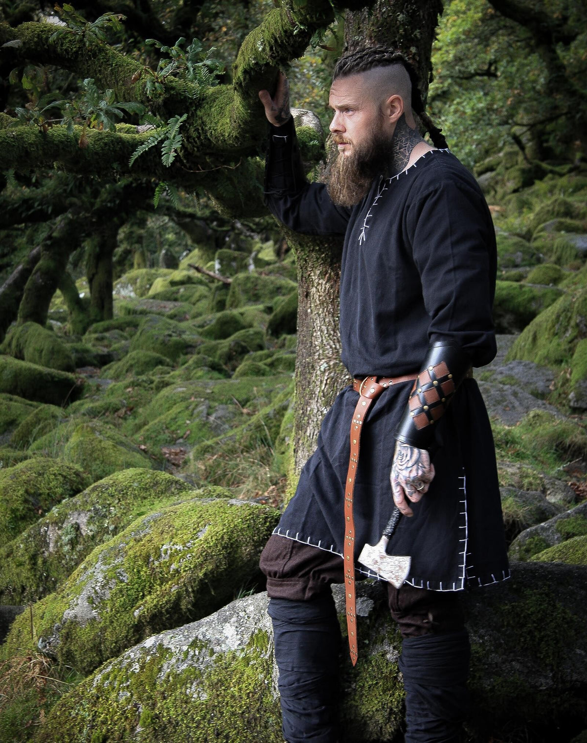Germanic Thorsberg tunic with authentic zoom, black